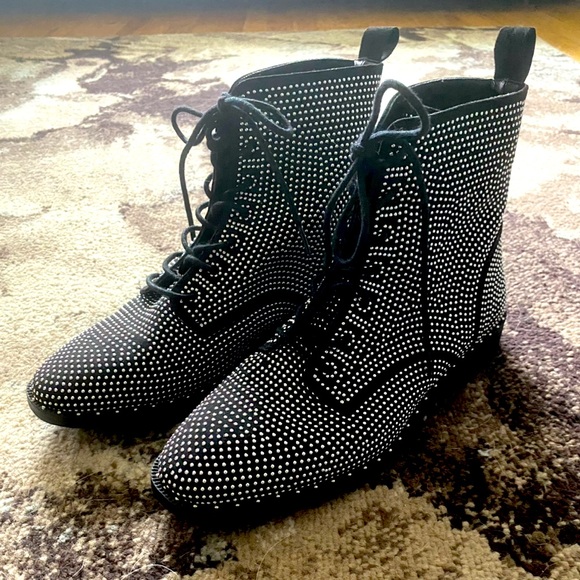 FOREVER 21 BLACK SILVER STUDDED LACE UP ANKLE LOW HEEL FLAT BOOTS Sz 8 - Picture 1 of 5